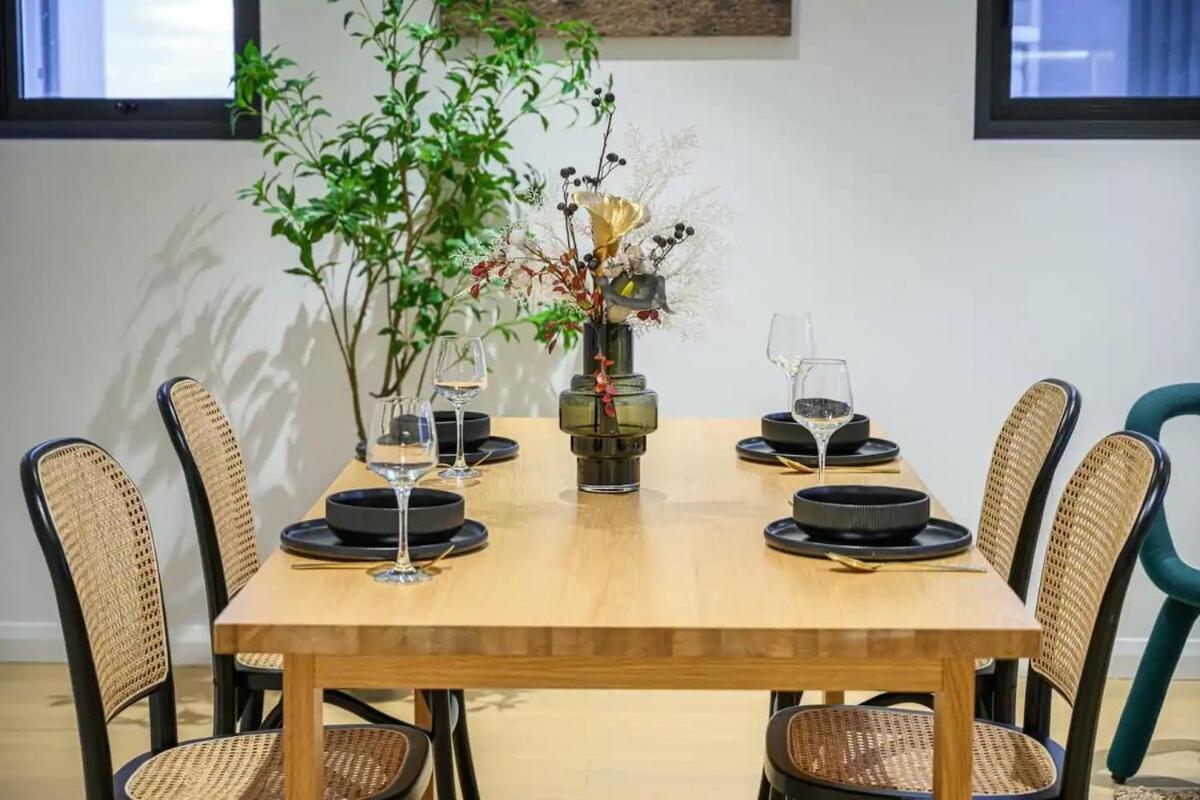 Apartment Brand New 2bd Modern Near Mq Shopping Centre *
