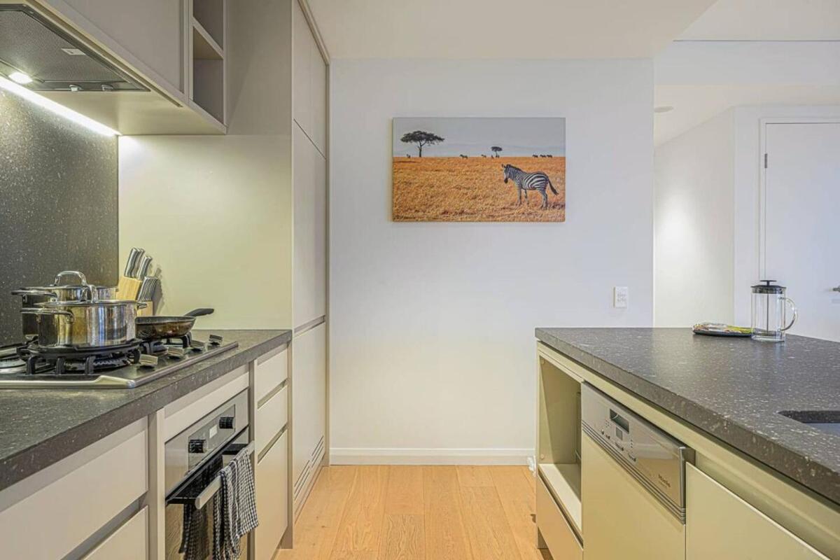 Brand New 2bd Modern Near Mq Shopping Centre * Sydney