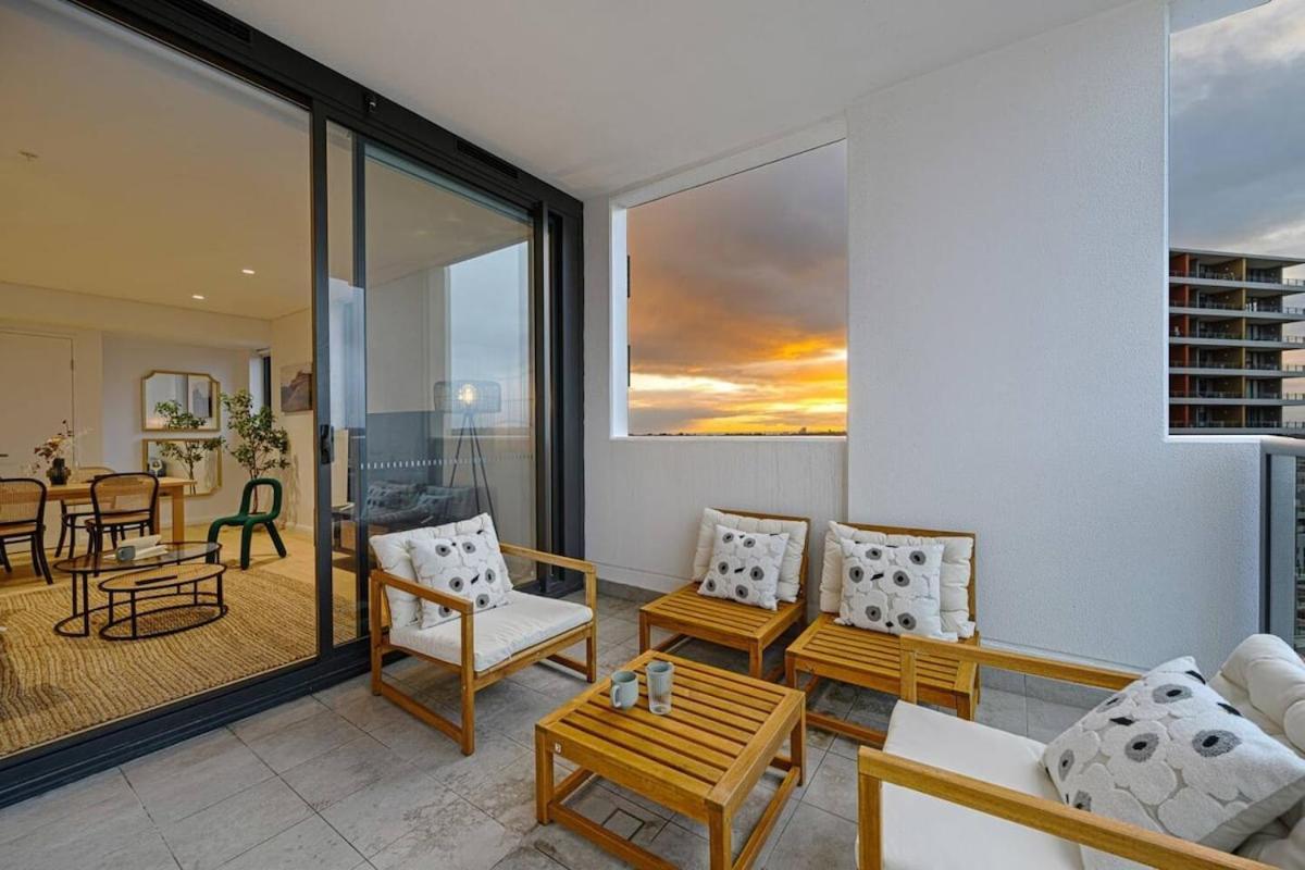 Apartment Brand New 2bd Modern Near Mq Shopping Centre *