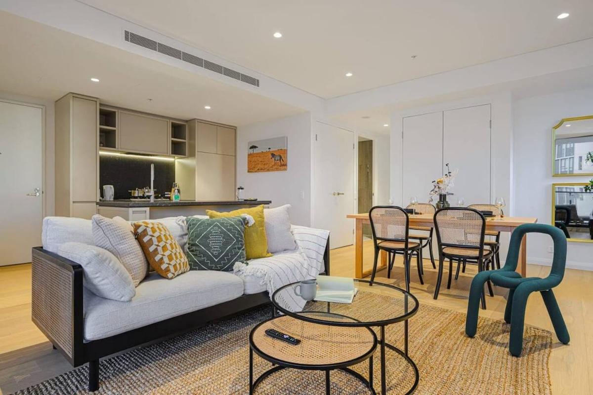 Brand New 2bd Modern Near Mq Shopping Centre Apartment *